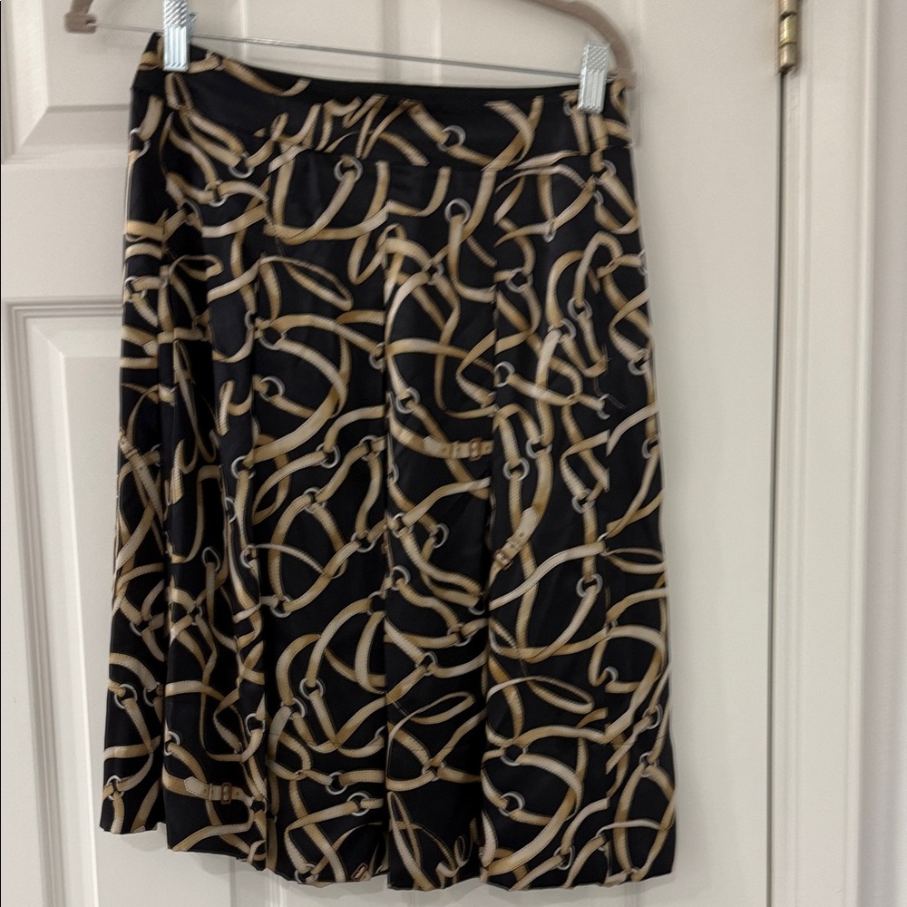 Burberry Elegant Black and Gold Patterned Skirt size 38